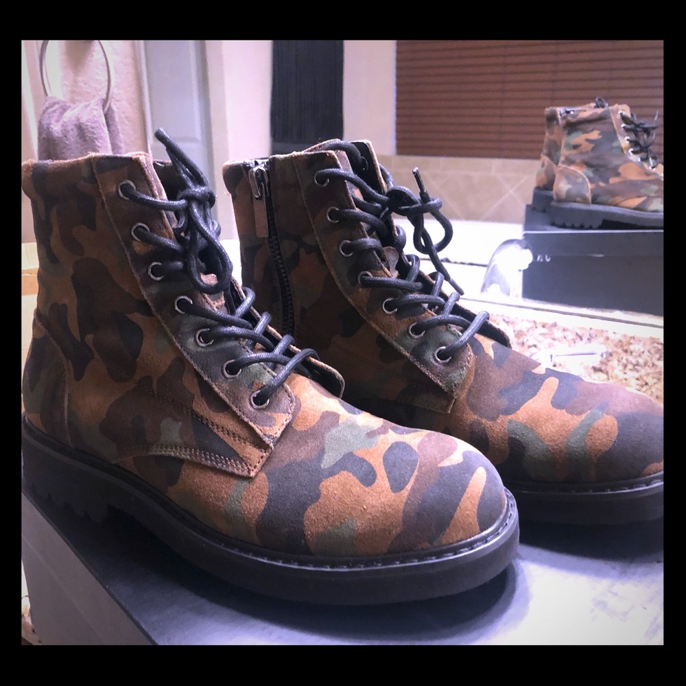 Men’s camo boots